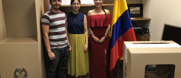 Inició la jornada electoral presidencial 2018 para la segunda vuelta en el Consulado de Colombia en Hanói