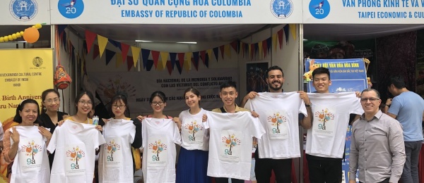 Embajada de Colombia en Vietnam conmemoró el Día de la Memoria y Solidaridad en el marco del Festival de Paz y Amistad de Hanói